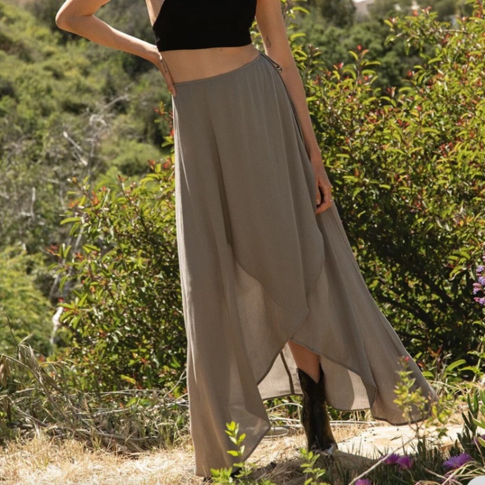 Elegant Cream Women's Skirt